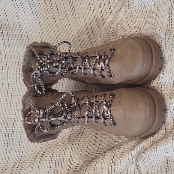 Boots - Picture 2 of 4